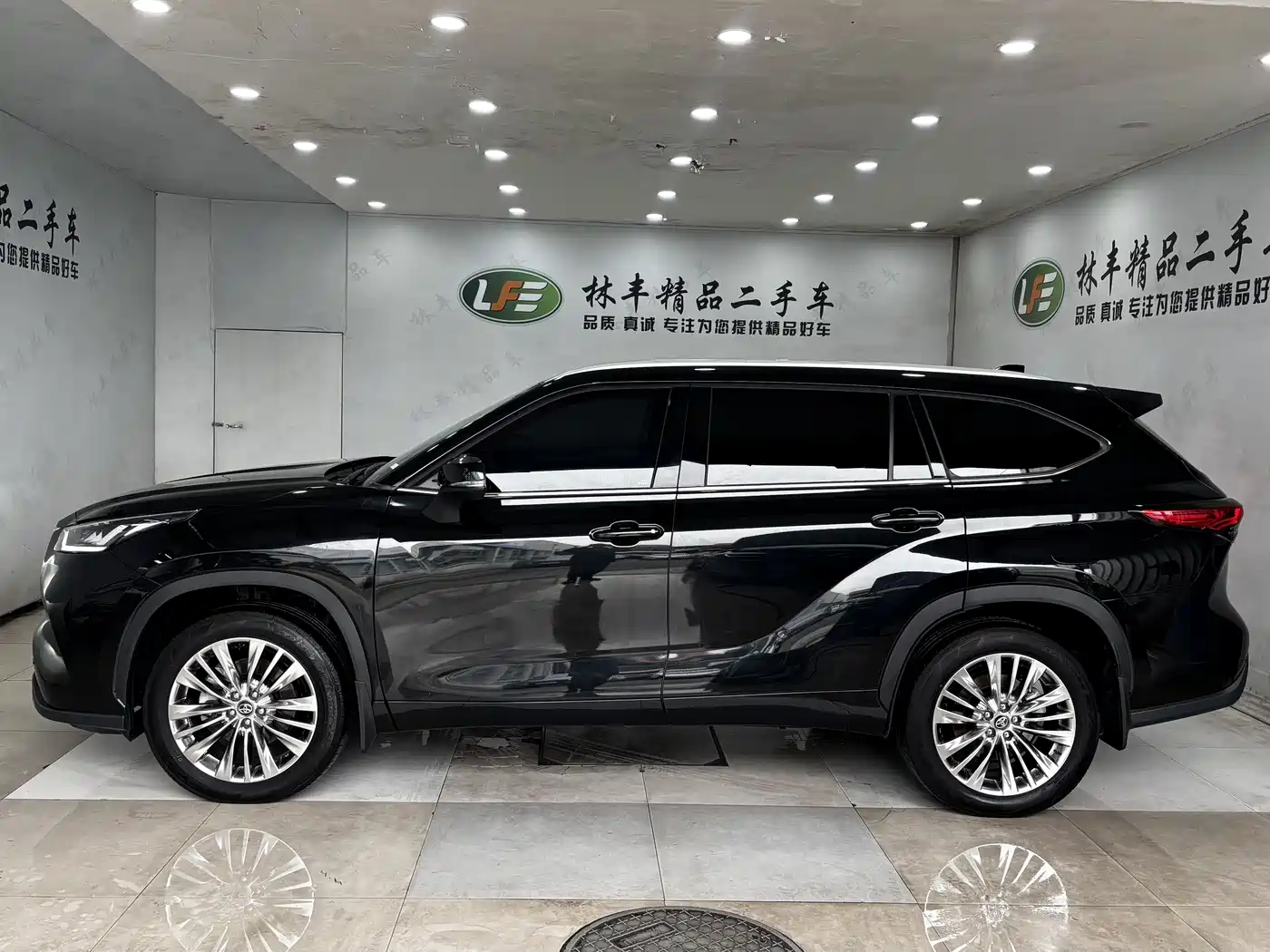 Toyota Highlander 2024 380T AWD Premium 7-Seater фото 4