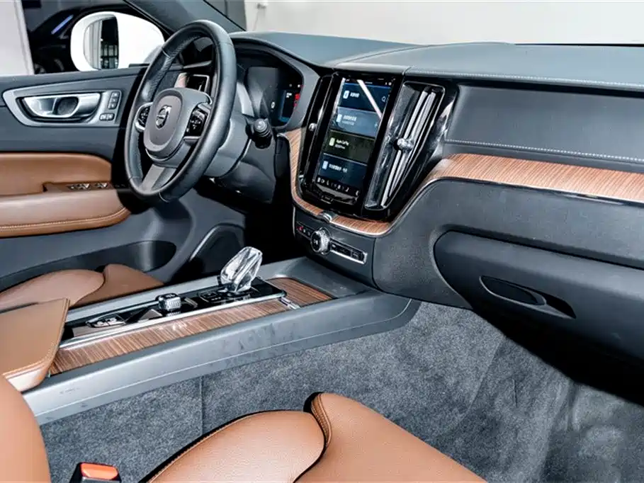 VOLVO XC60 PLUG IN HYBRID