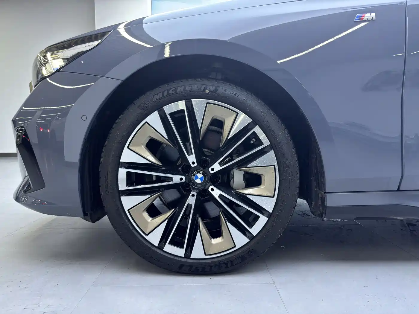BMW 5 Series 2024 530Li Premium M Sport Package фото 9