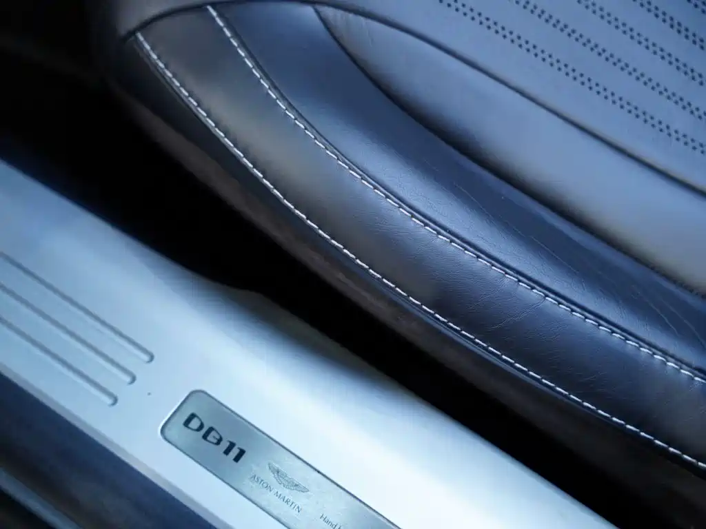 Фото 20 - Aston Martin DB11