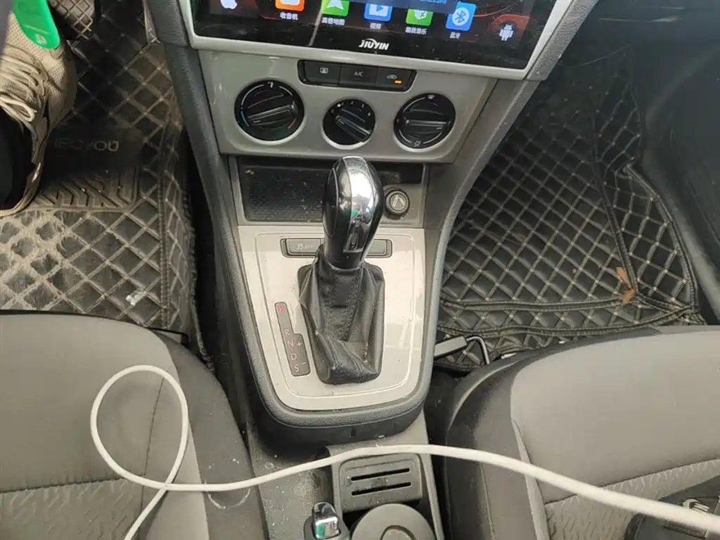 Volkswagen Lavida Tour 2013 1.6L Automatic Trend Style фото 14
