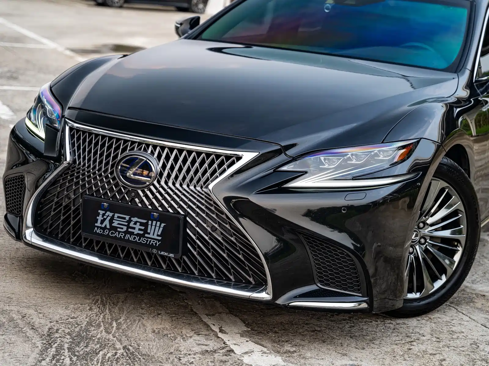 Фото 6 - Lexus LS