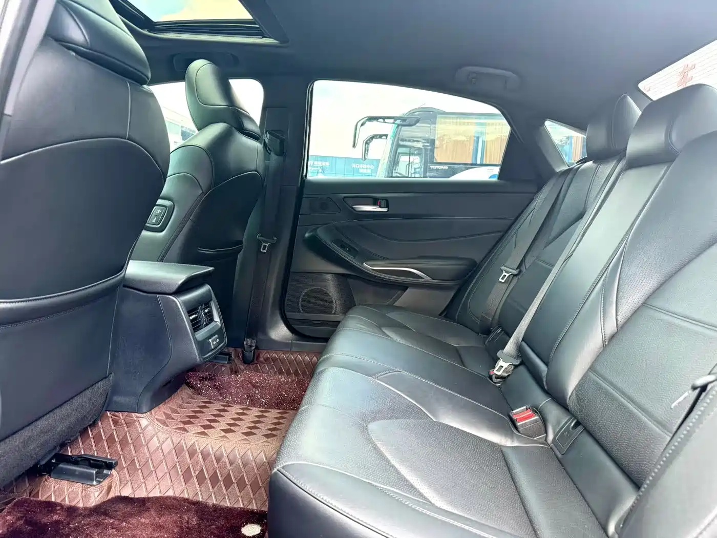 Toyota Avalon 2022 2.0L Luxury Edition фото 9