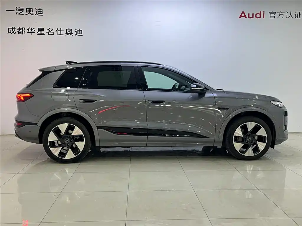 AUDI Q6L E TRON