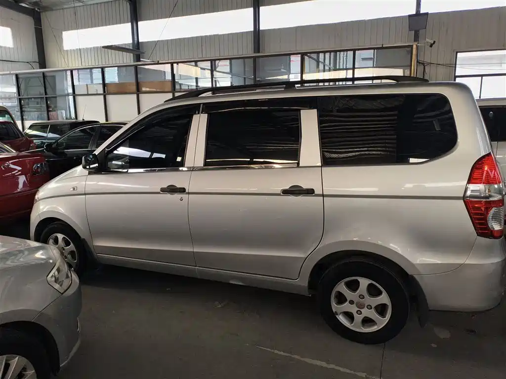Wuling Motors Wuling Hongguang 2014 2010 1.2L Basic (China IV)