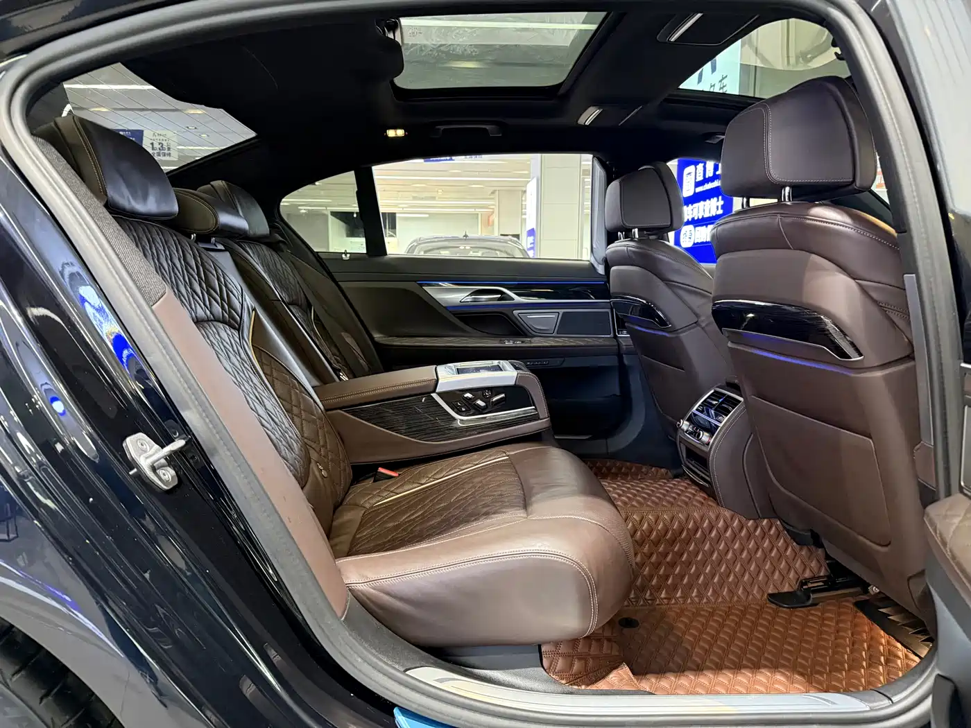 BMW 7 Series 2021 Model 740Li Leading M Sport Package фото 9