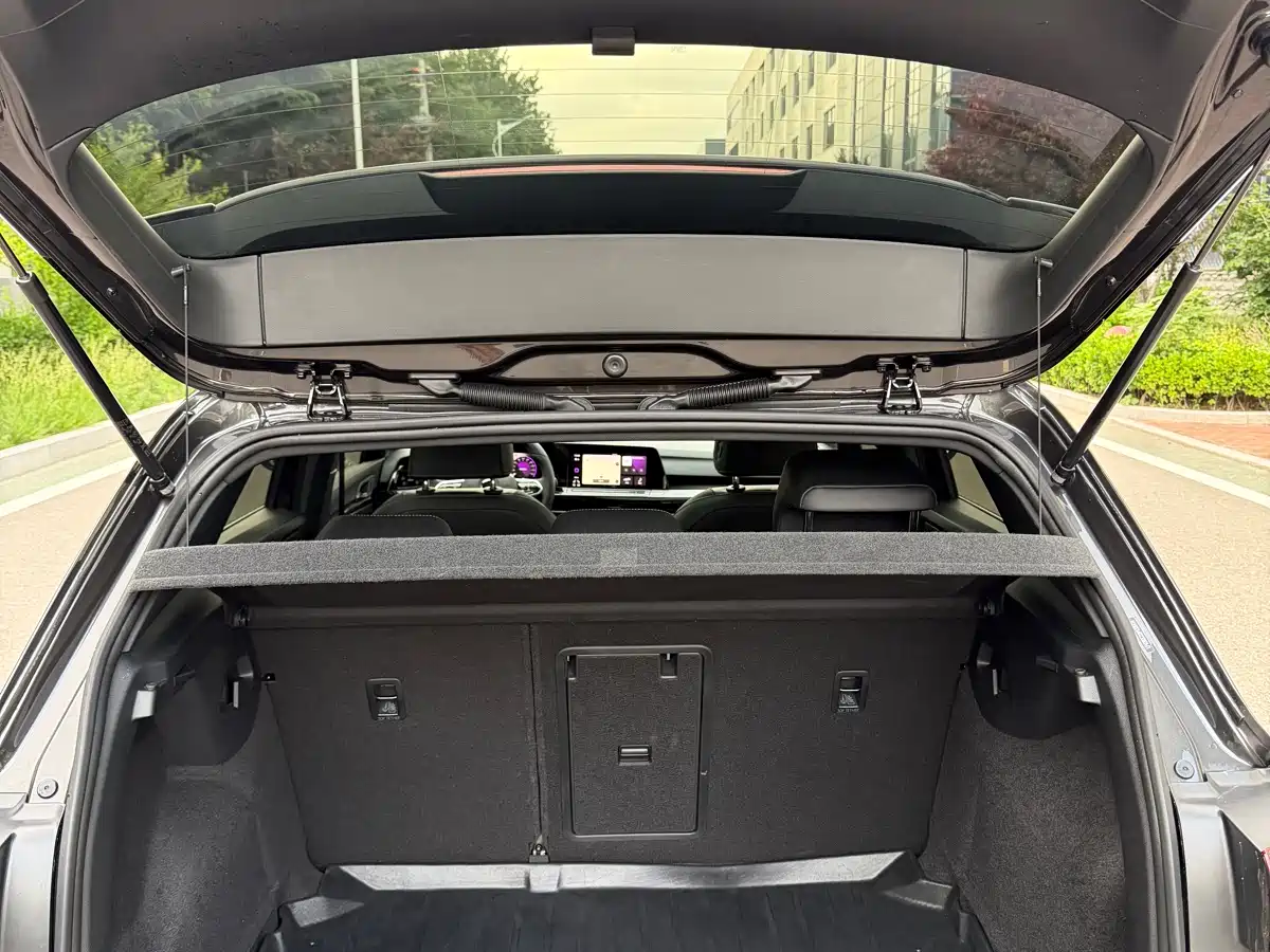 Volkswagen Golf 2023 280TSI DSG R-Line Lite фото 9