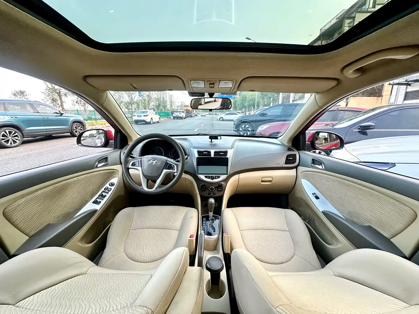 Hyundai Verna 2010 Sedan 1.4L Automatic Fashion GT фото 38