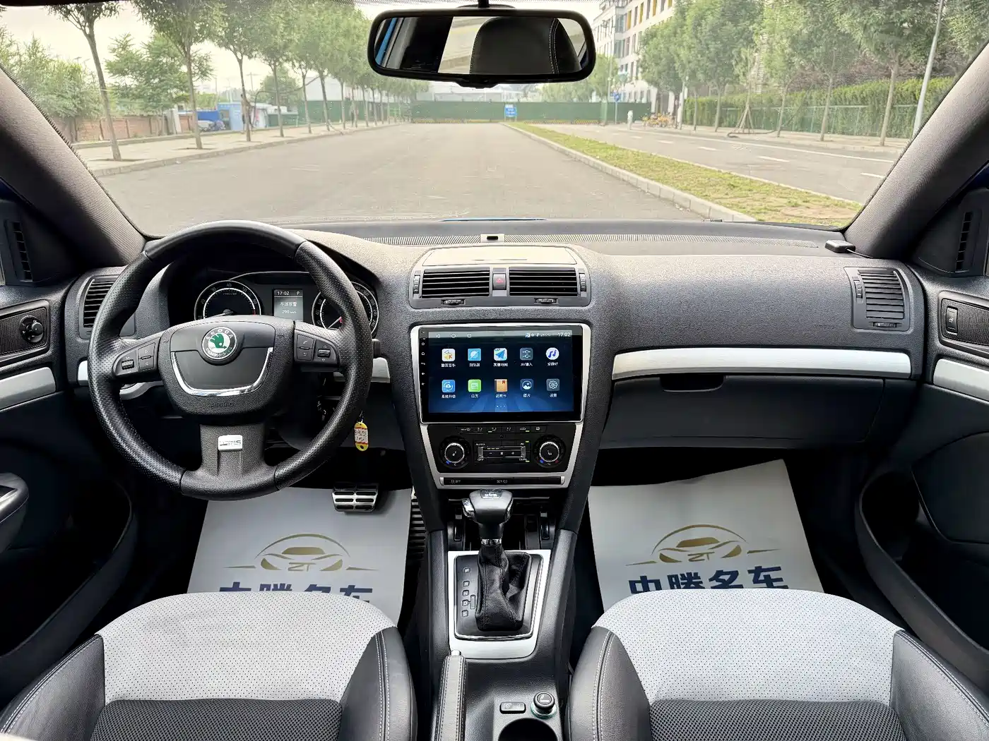 Škoda Octavia 2010 2.0TSI RS фото 11