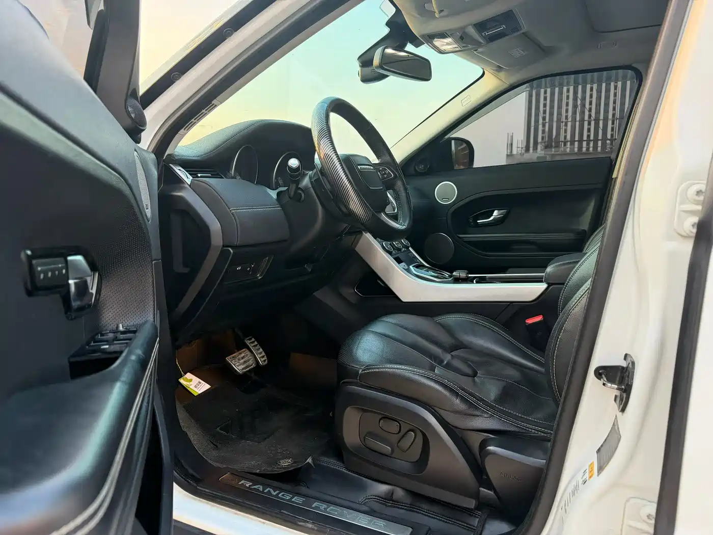 Land Rover Range Rover Evoque (Import) 2012 2.0T 5-door Premium Edition фото 4