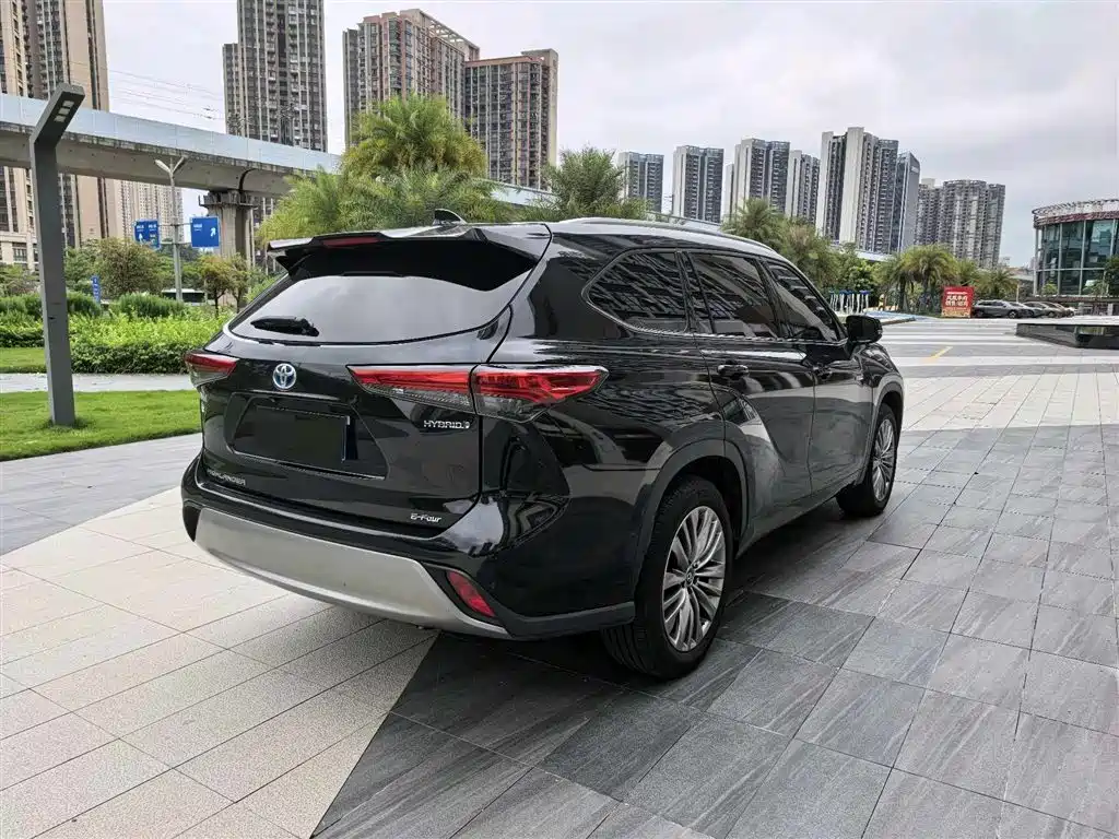 TOYOTA HIGHLANDER