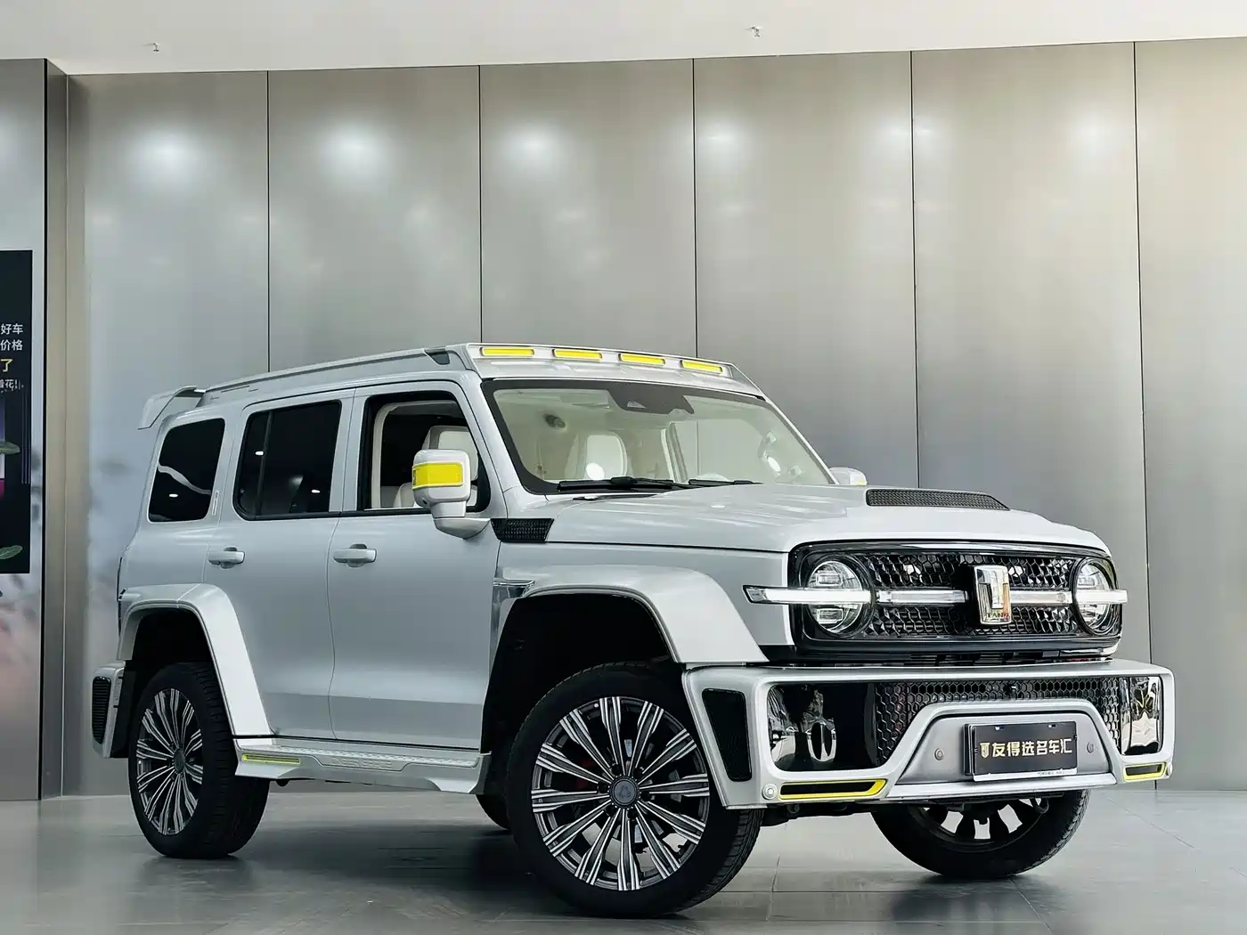 TANK CO CREATION TANK 300