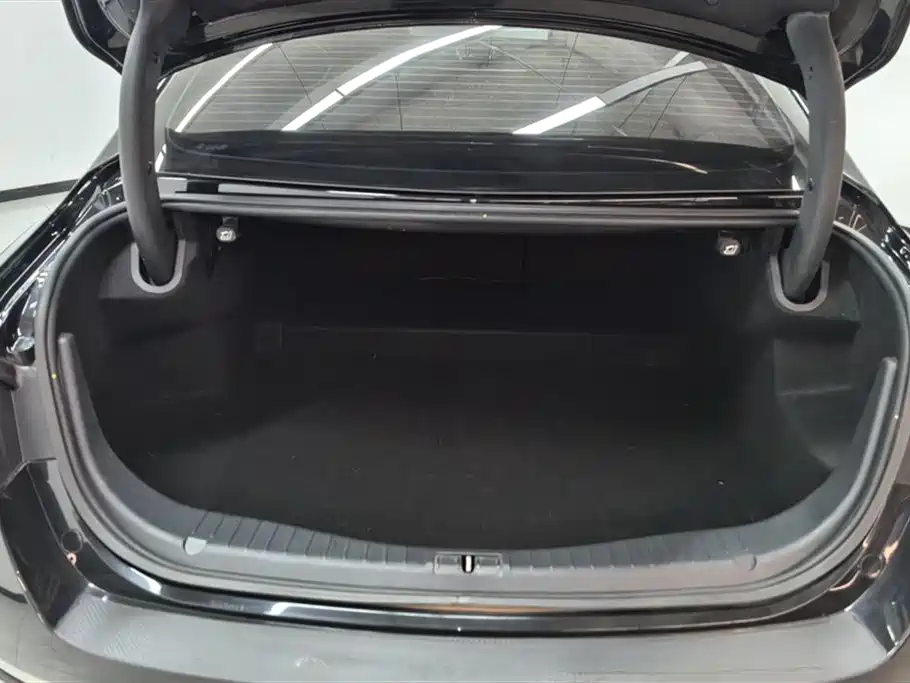 Hongqi H5 2022 Classic 1.8T Auto Smart Connect Flag Rhythm Edition фото 4
