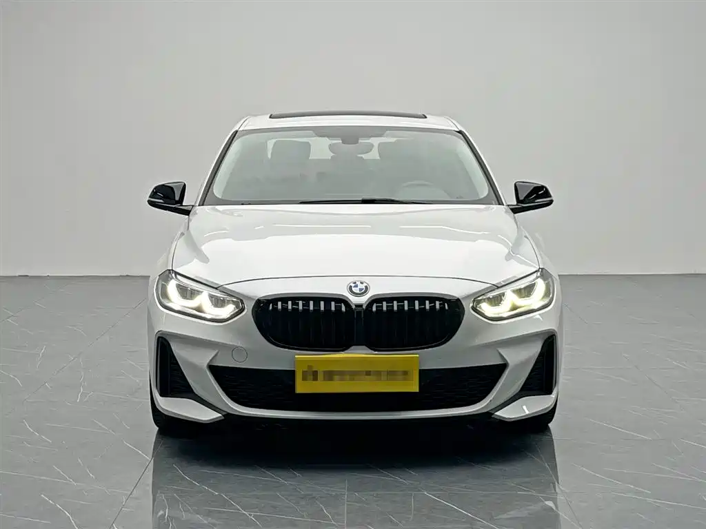 BMW 1 Series 2021 120i M Sport Shadow Edition фото 2