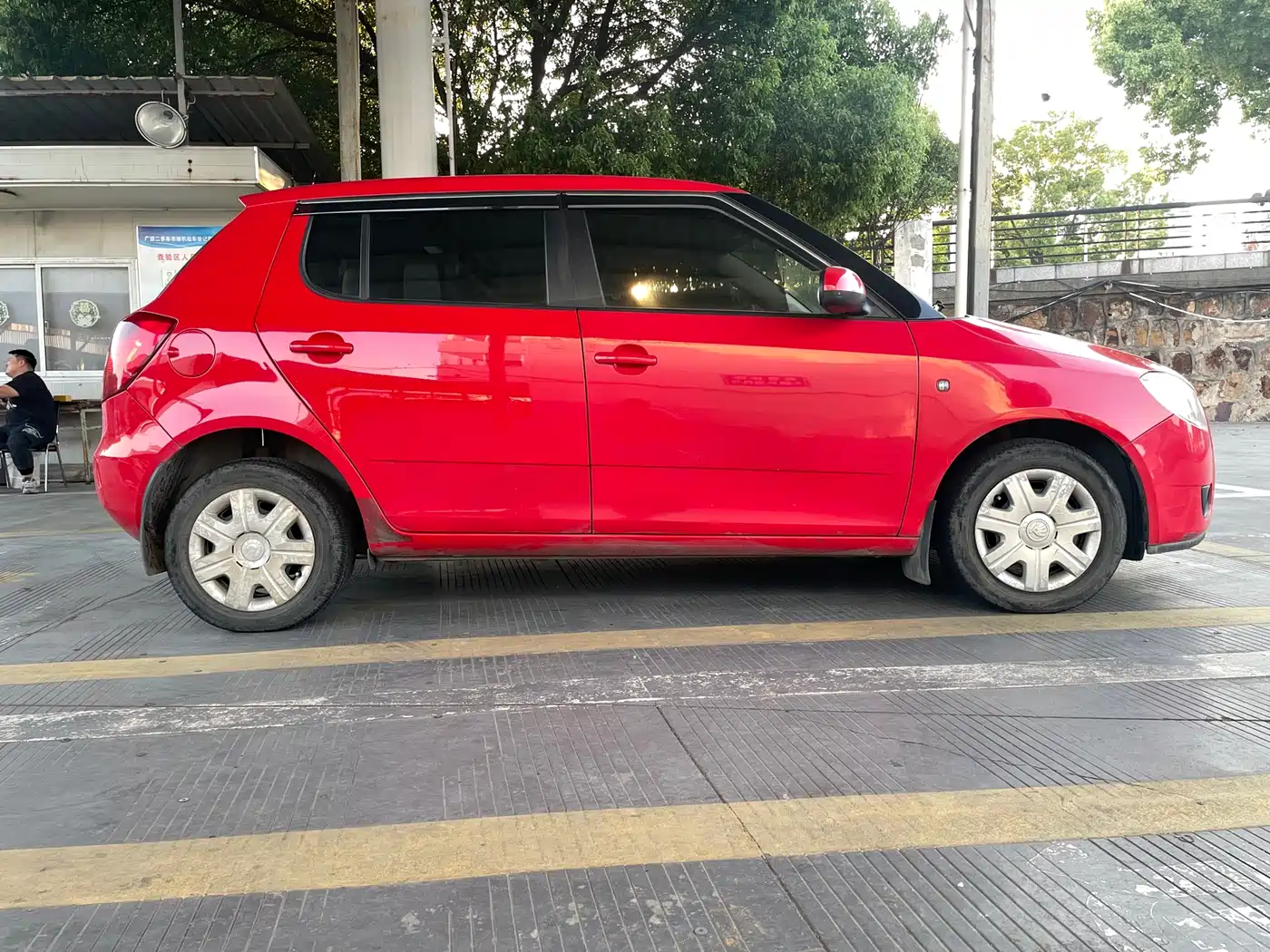 Škoda Fabia 2011 1.4L Automatic Crystal Edition фото 3