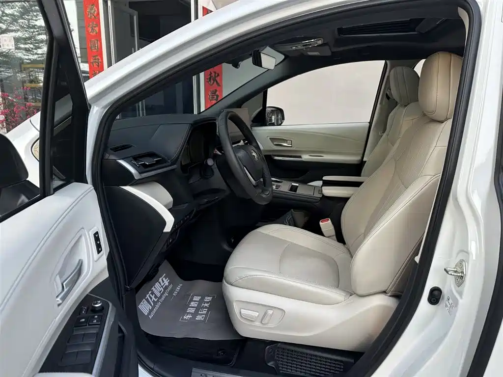 Toyota Granvia 2024 2.5L Hybrid Supreme ULTRA фото 9