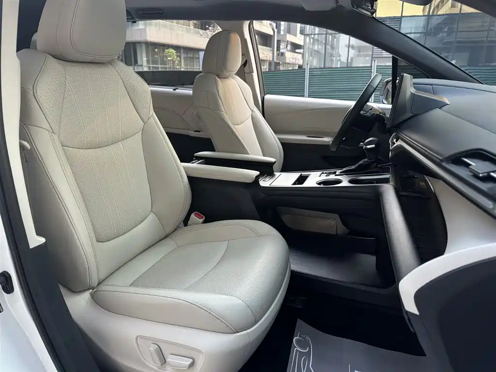Toyota Granvia 2024 2.5L Hybrid Supreme ULTRA фото 13