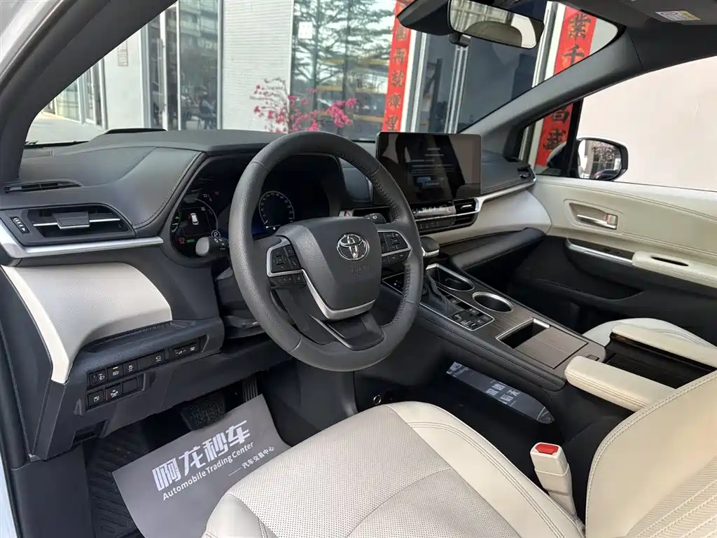 Toyota Granvia 2024 2.5L Hybrid Supreme ULTRA фото 10