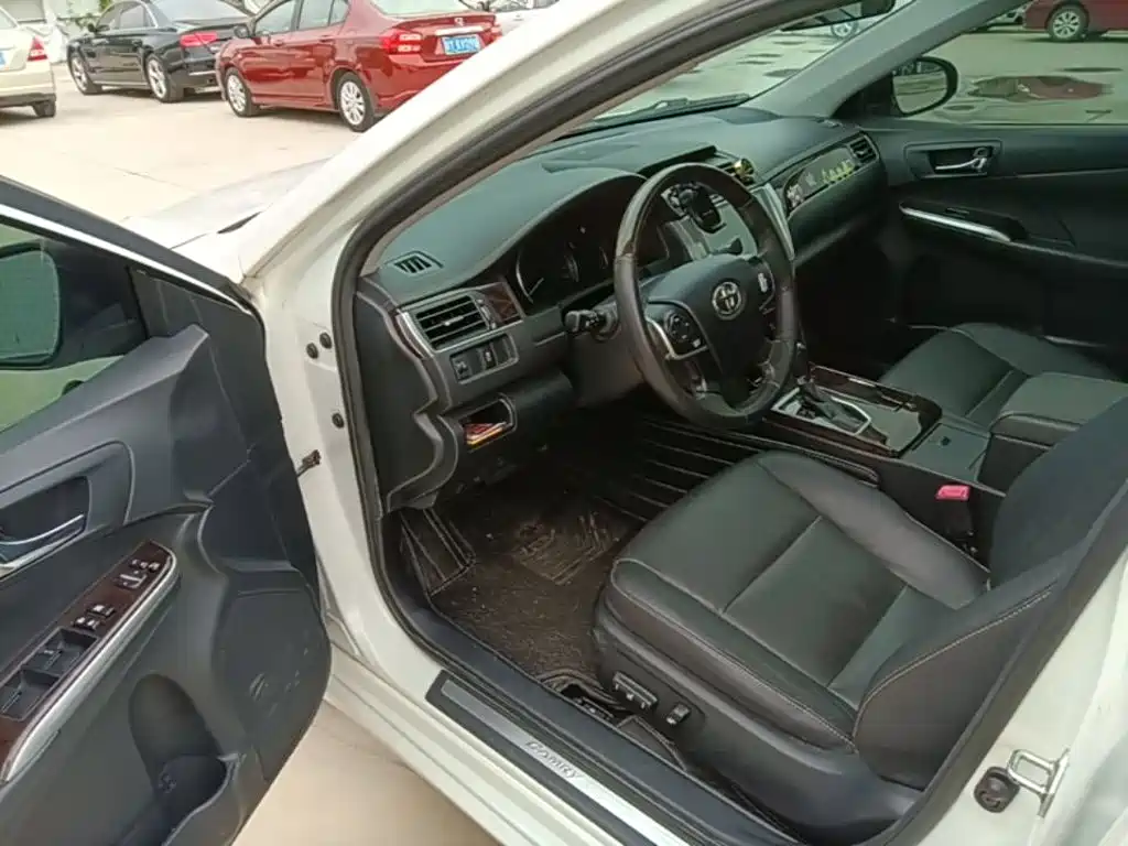Toyota Camry 2017 2016 2.0G 10th Anniversary Leading Edition