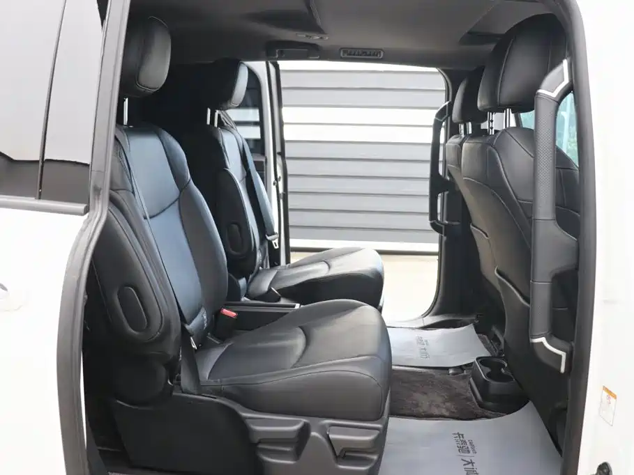 Toyota Toyota Sienna 2026 2.5L Hybrid AWD Luxury Edition 24