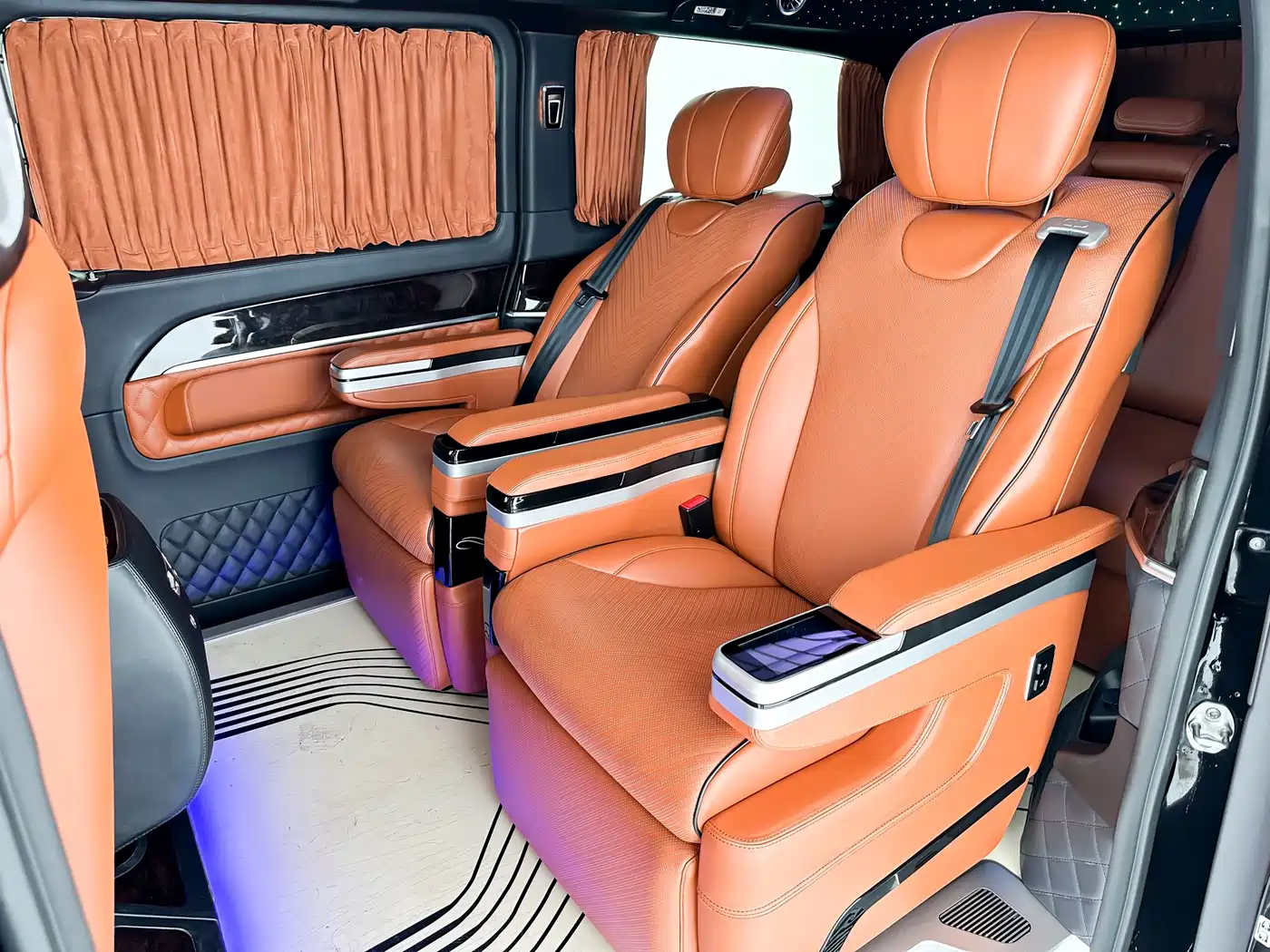 Mercedes-Benz V-Class 2021 V 260 L Long Wheelbase Premium Edition фото 5