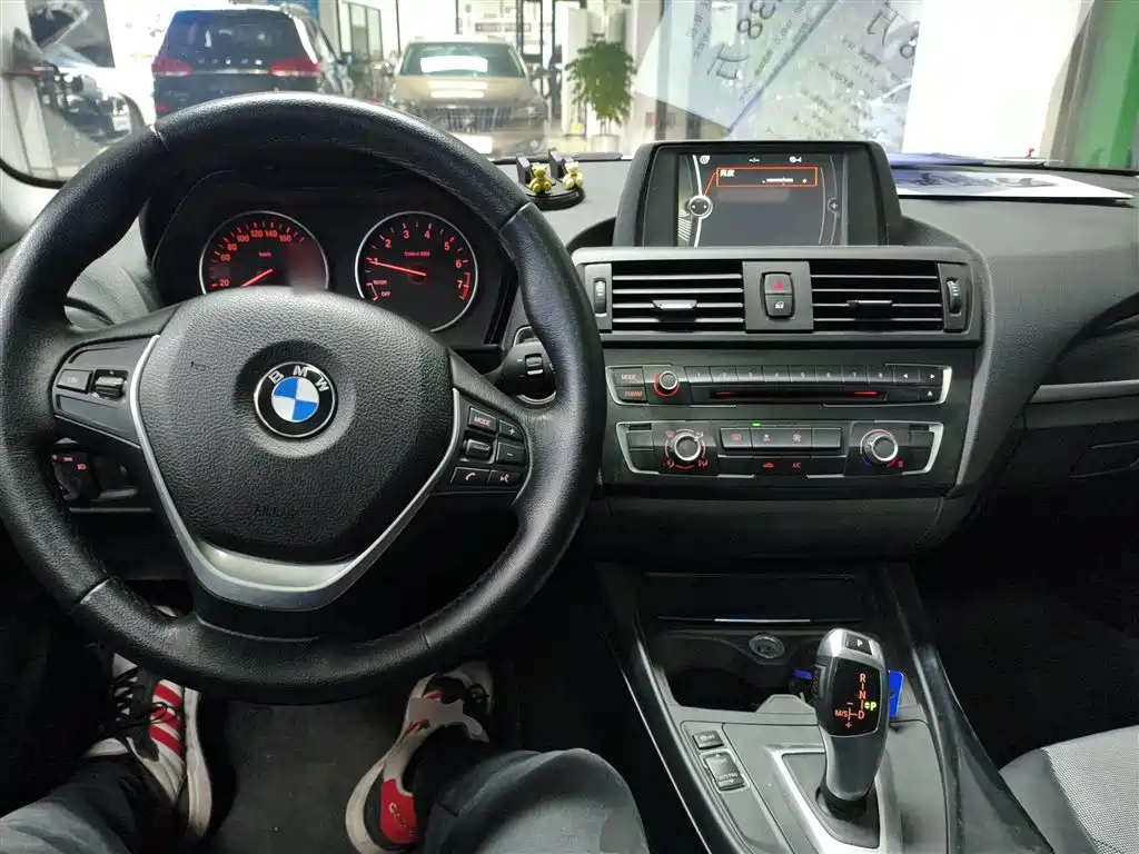 BMW 1 Series (Import) 2013 Facelift 116i Urban Model фото 10