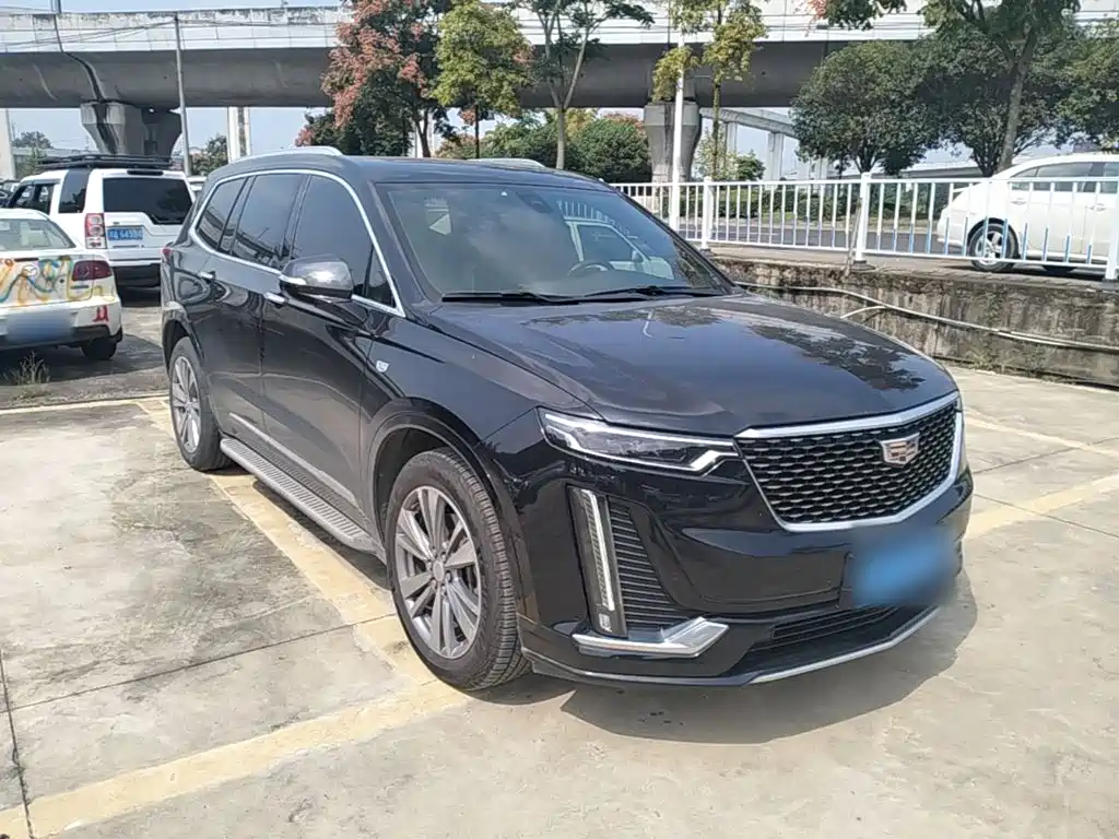 Photo 4 - Cadillac XT6