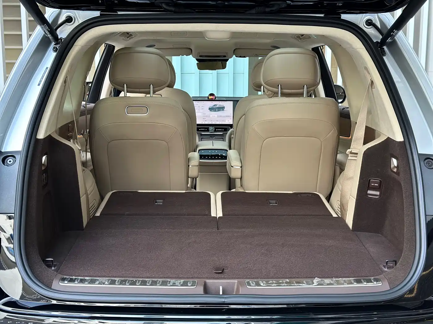 AITO Wenjie AITO M9 2024 Extended Range Ultra 42kWh 6-Seater фото 29