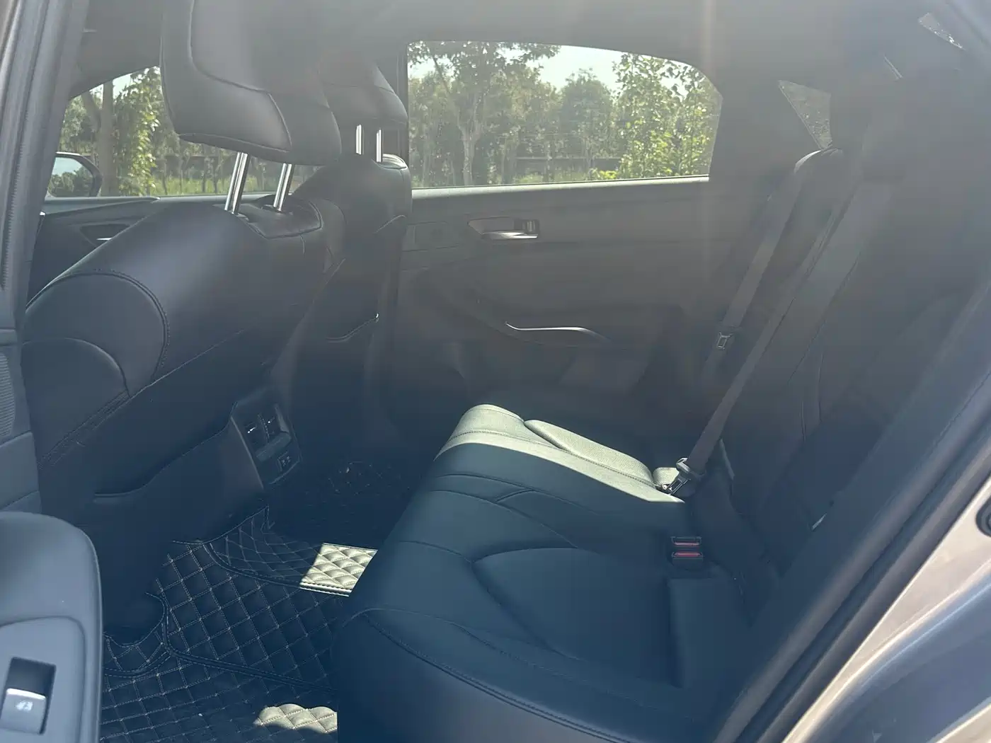 Toyota Avalon 2019 Hybrid 2.5L Luxury Edition China V фото 8