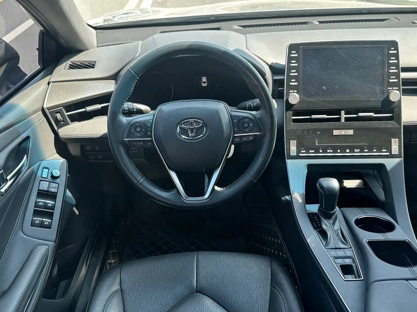 Toyota Avalon 2019 Hybrid 2.5L Luxury Edition China V фото 6