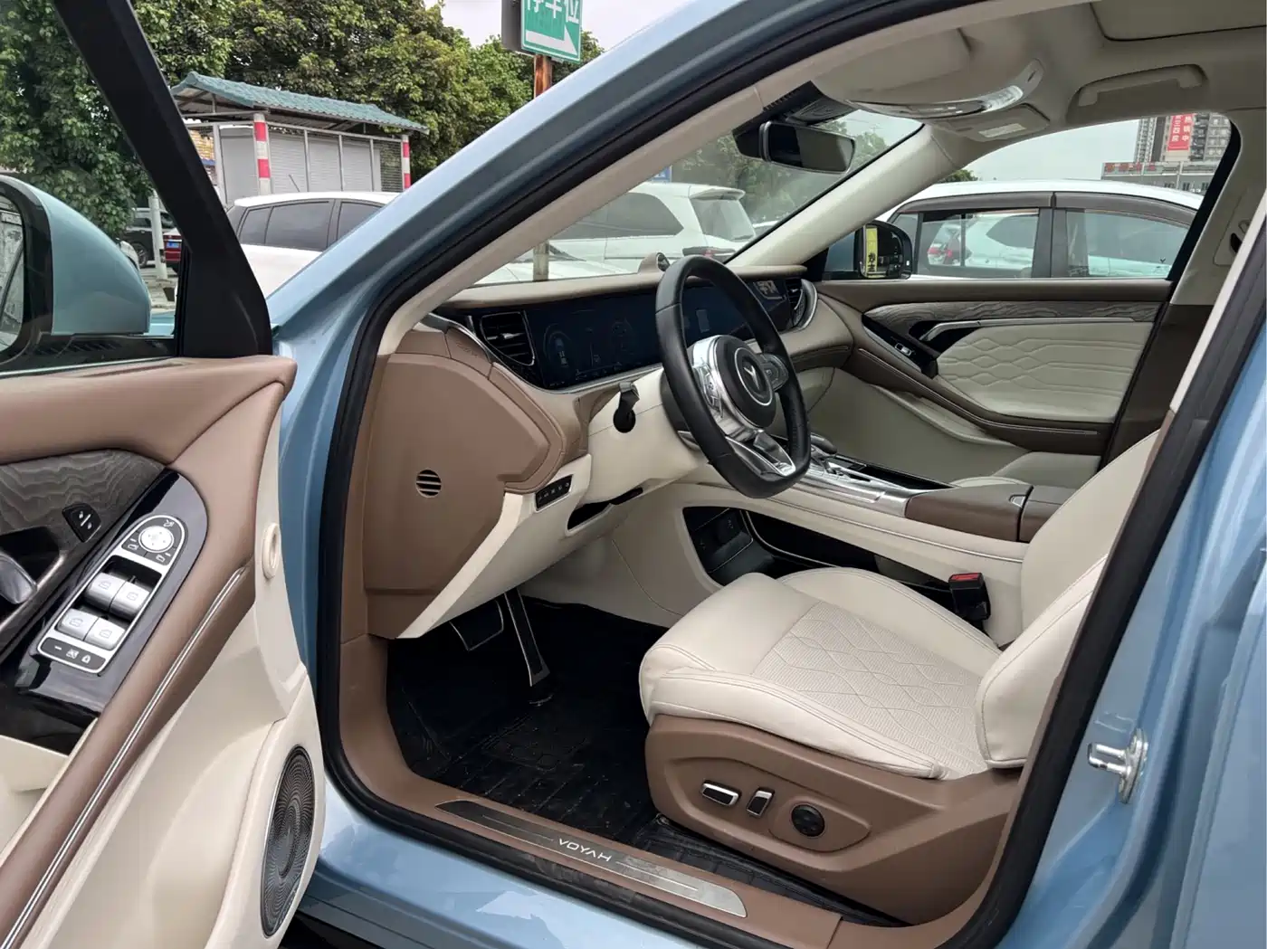 Voyah Auto VOYAH FREE 2021 AWD Standard Extended Range Edition фото 9