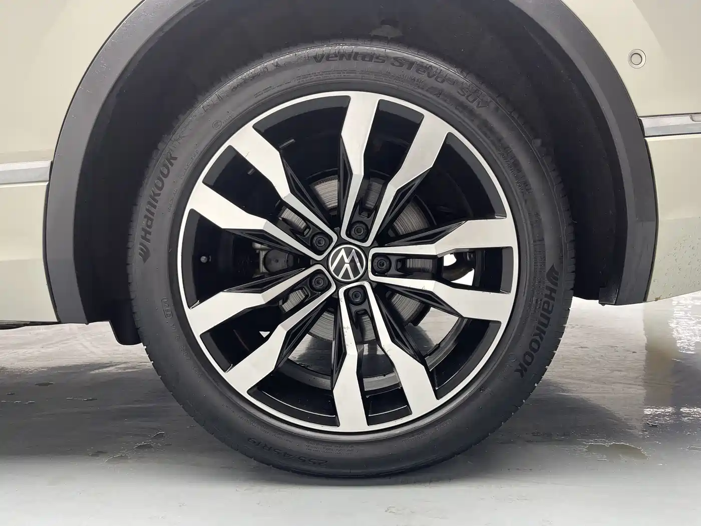 Volkswagen Tiguan L 2021 330TSI Automatic 2WD R-Line Premium фото 13