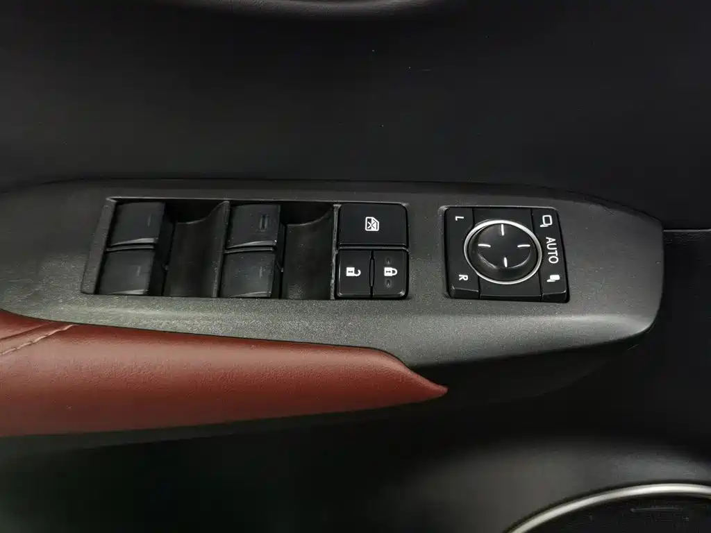 Lexus NX 2015 300h AWD F SPORT фото 9