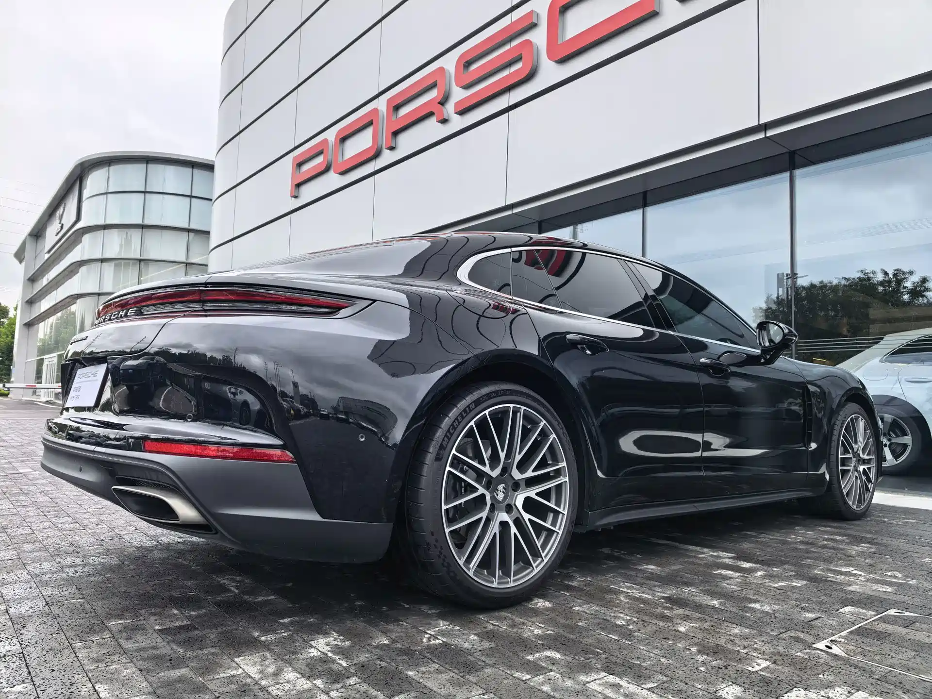 صورة 10 - Porsche Panamera