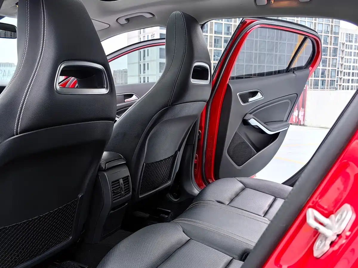 Mercedes-Benz GLA 2015 GLA 220 4MATIC Fashion Edition фото 11