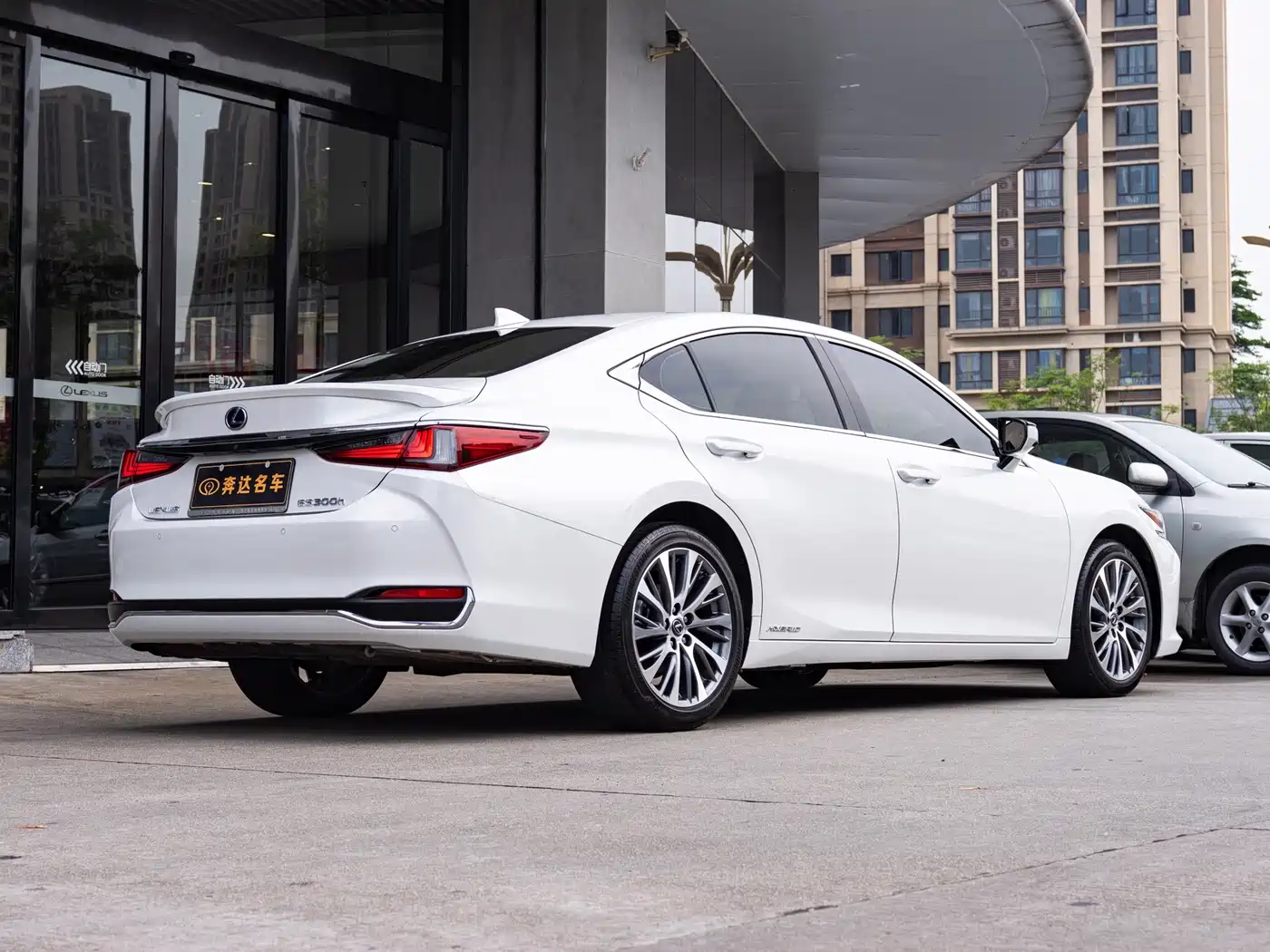 Фото 3 - Lexus ES