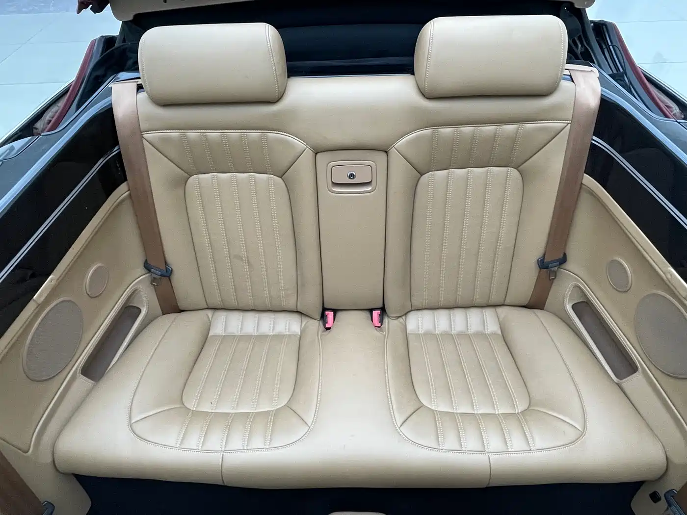 Volkswagen Beetle 2006 Model 2.0 Convertible Luxury Edition фото 20