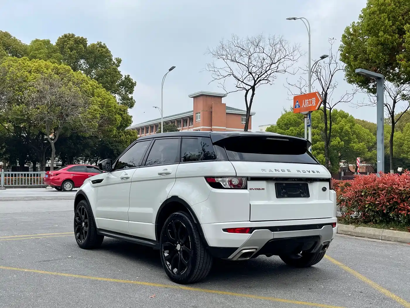 Land Rover Range Rover Evoque (Import) 2015 2.0T 5-door Dynamic Edition фото 6