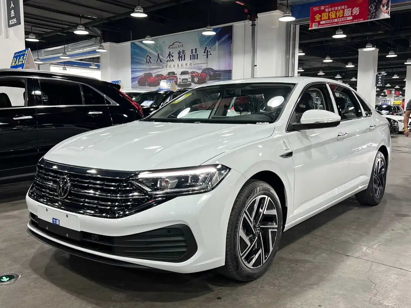 Volkswagen Sagitar 2025 300TSI DSG Flying Leap Edition фото 3