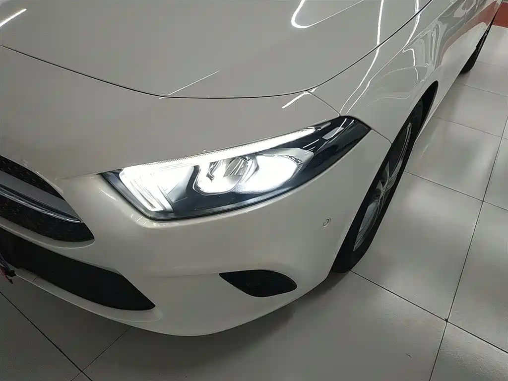 Mercedes-Benz A-Class (Import) 2019 A 200 Dynamic Version фото 15