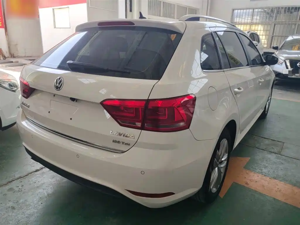 Volkswagen Lavida Tour 2017 180TSI DSG Comfort Edition фото 7