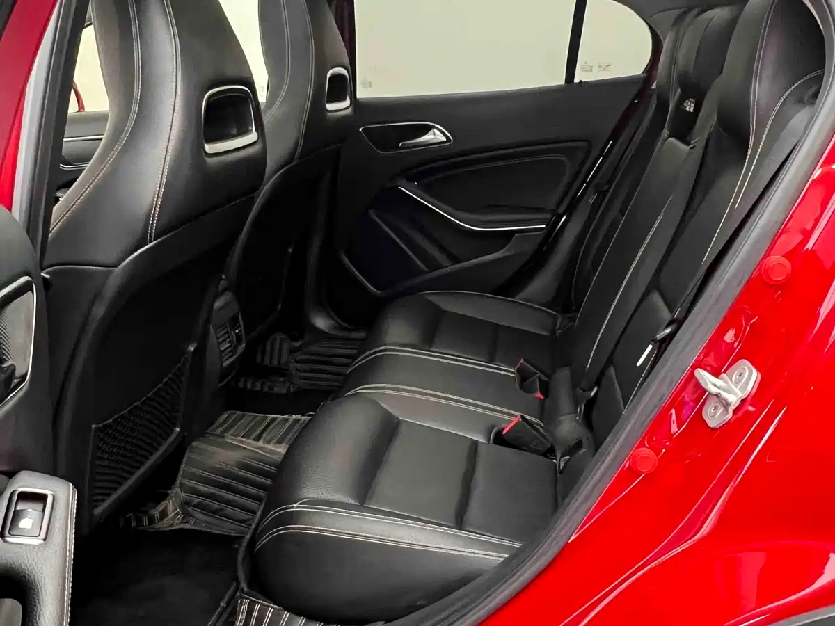 Mercedes-Benz GLA 2016 GLA 200 Dynamic фото 14