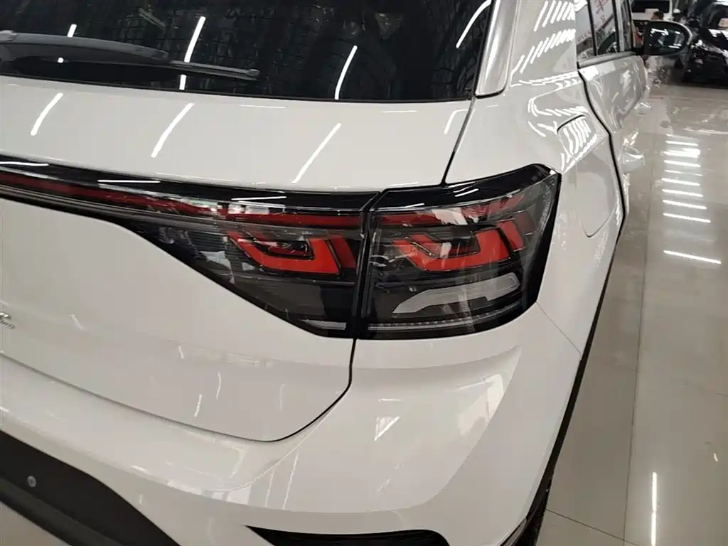 VOLKSWAGEN T-ROC EXPLORING SONGS