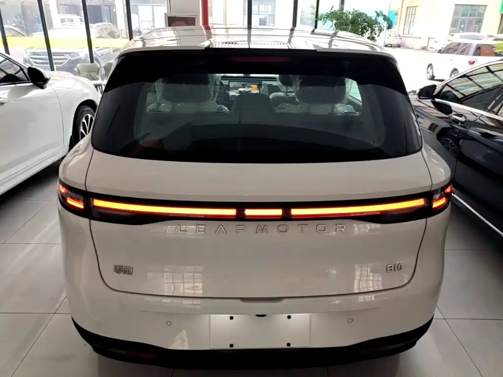 صورة 6 - Leapmotor B10