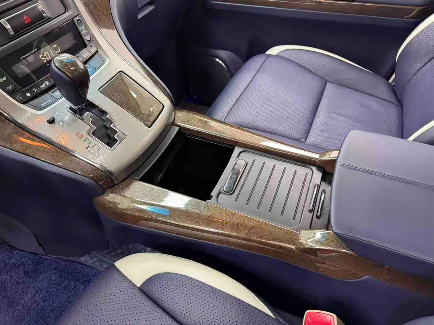 Toyota Alphard 2012 3.5L Luxury Edition фото 20