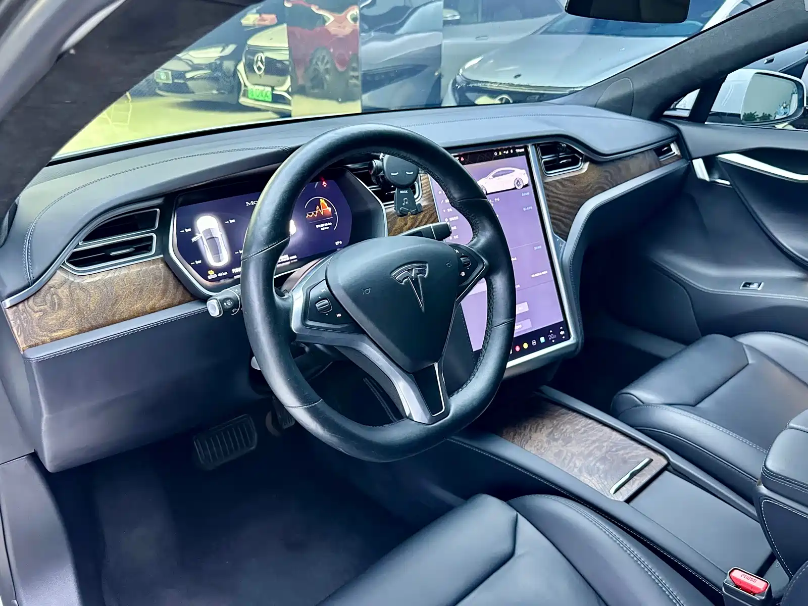 Photo 8 - Tesla Model S