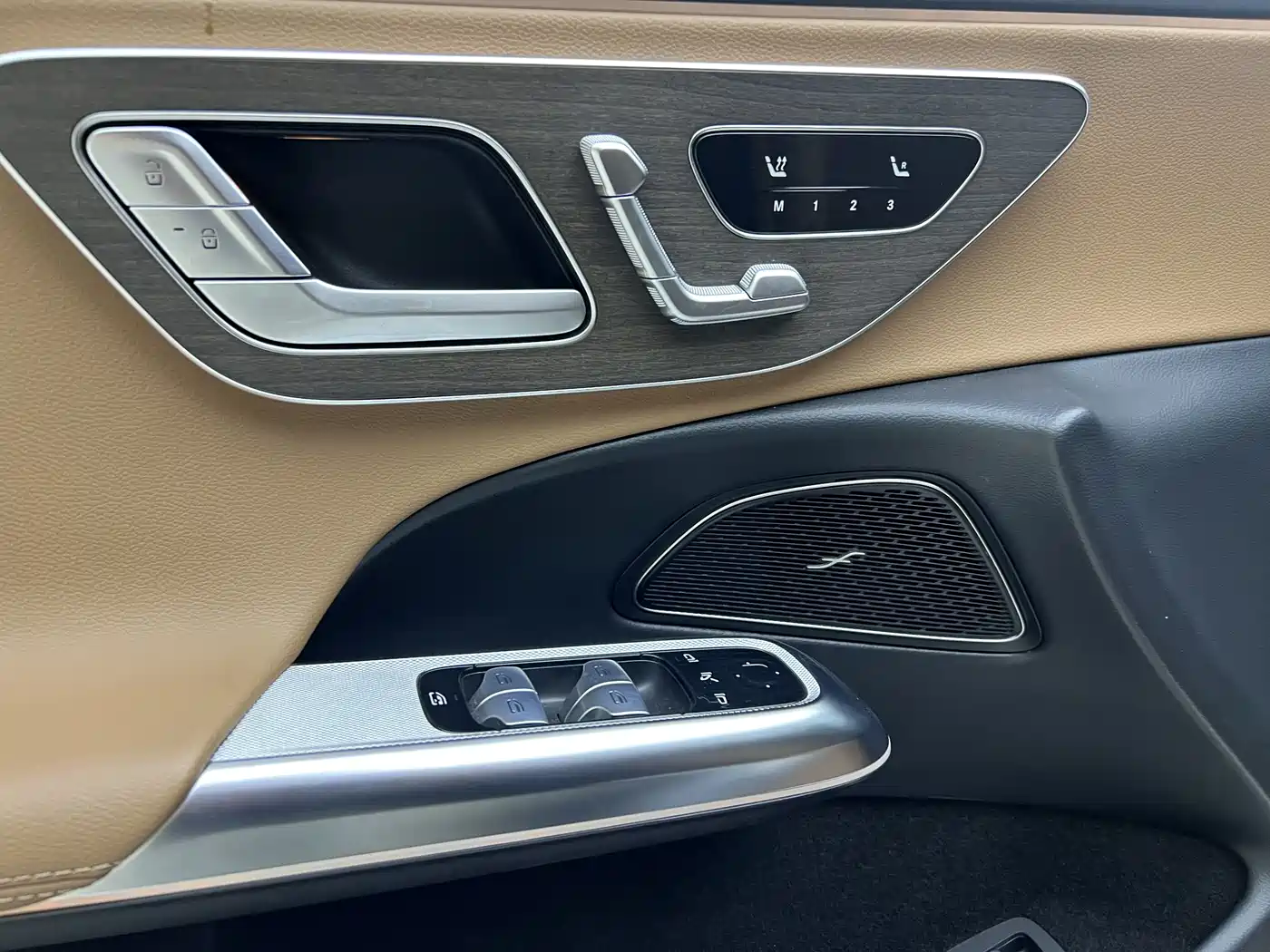 Mercedes-Benz E-Class New Energy 2024 E 350 e L Plug-in Hybrid Sedan фото 8