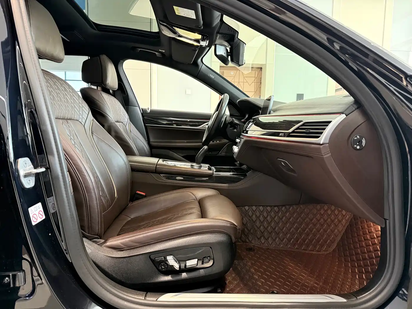 BMW 7 Series 2021 Model 730Li M Sport Package фото 13