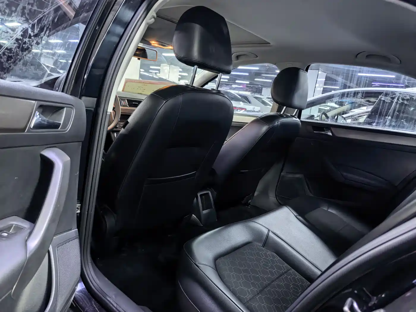 Volkswagen Santana 2013 1.6L Automatic Comfort Edition фото 3