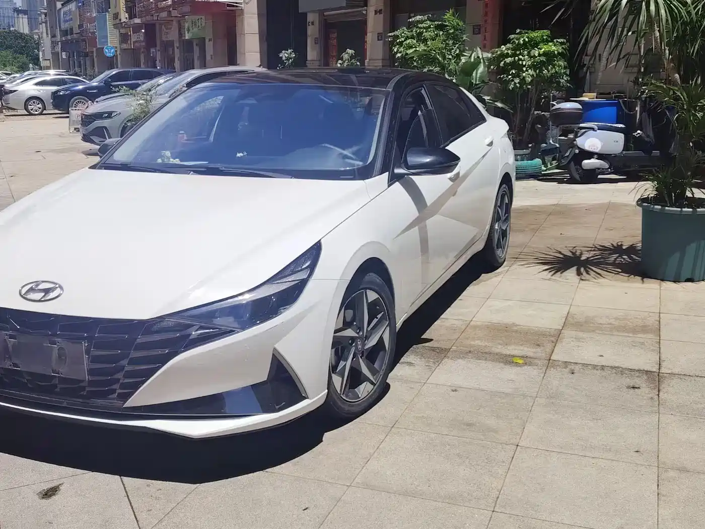 Hyundai Elantra 2022 1.5L CVT LUX Premium Edition